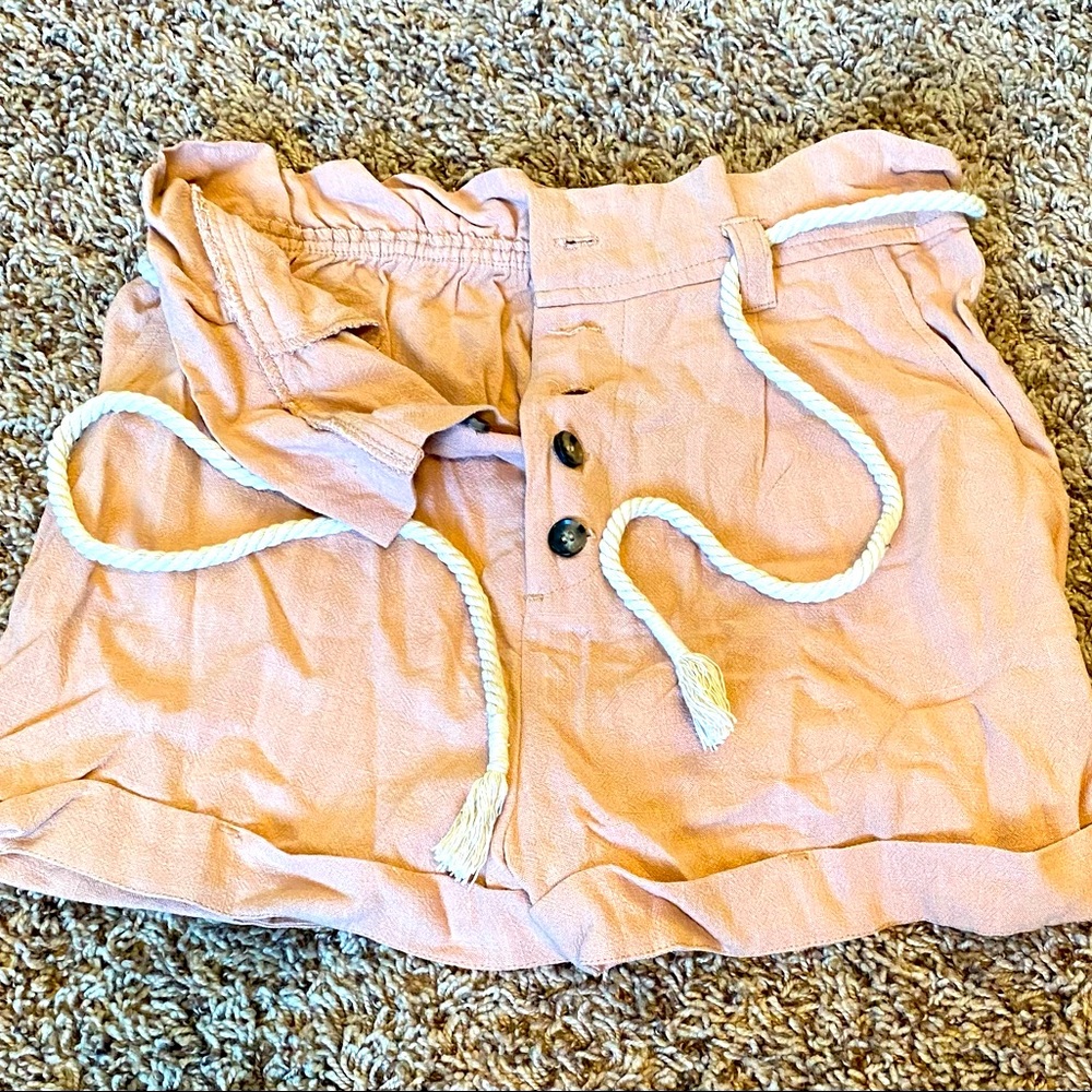 NWOT, Vici Linen Cuffed Shorts, size medium